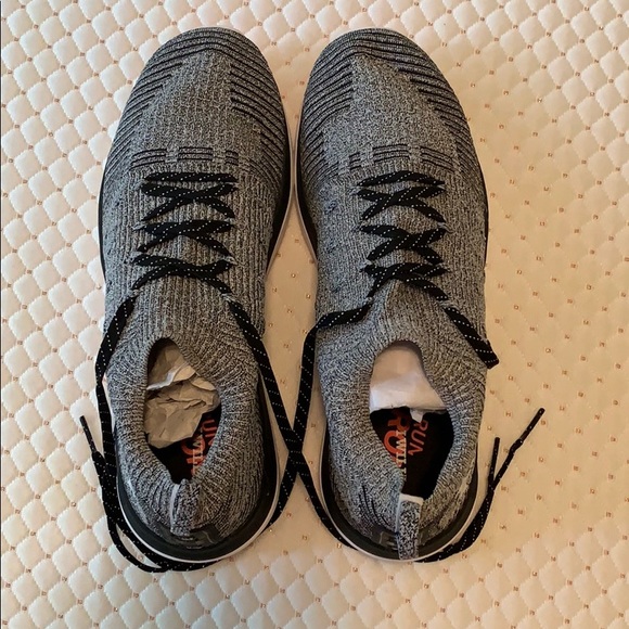 Under Armour running shoes - Picture 1 of 9